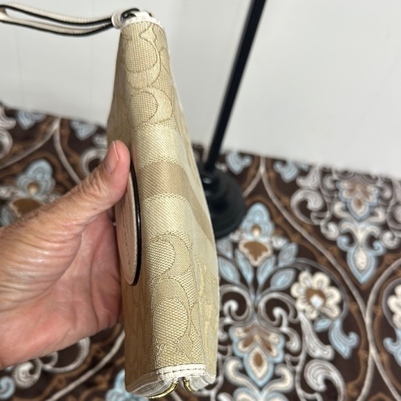Coach Beige and White Wallet Like new condition MSRP 228 - Picture 3 of 16